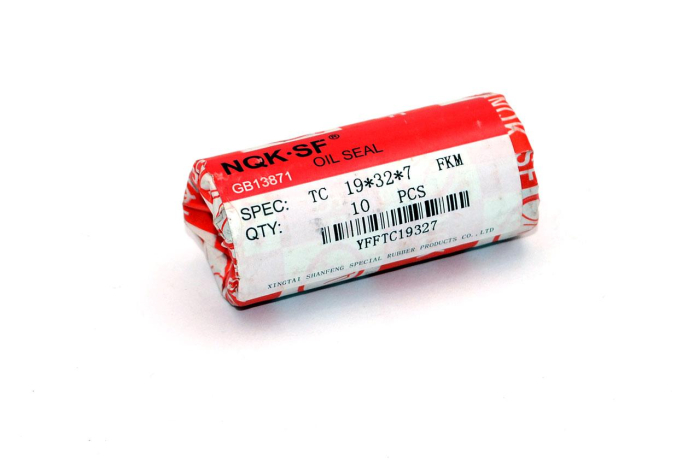 Сальник (манжета армир.) фторкаучук TC 19х32х7 FKM75