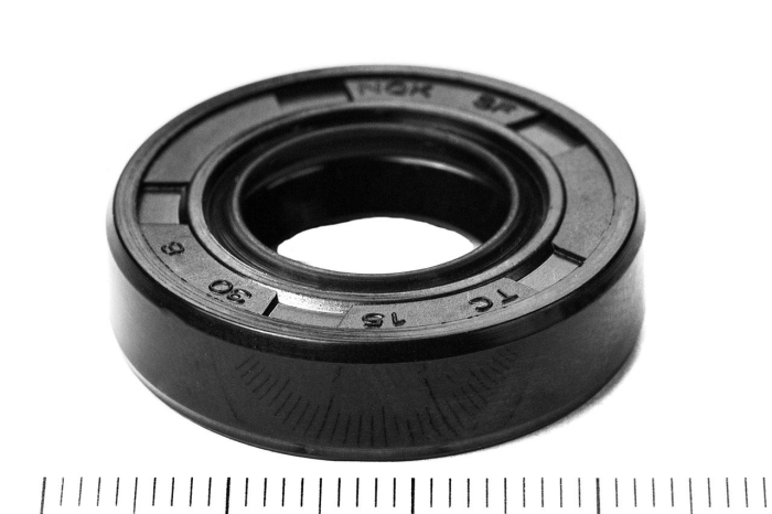 Сальник (манжета армированная) TC 15х30х8 NBR70