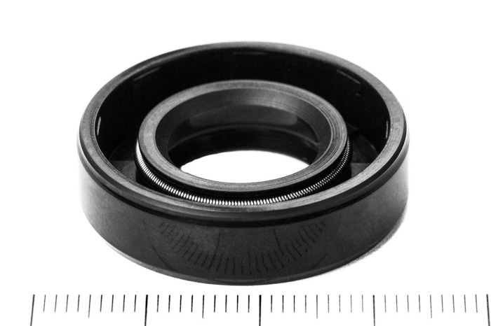 Сальник (манжета армированная) TC 15х30х8 NBR70