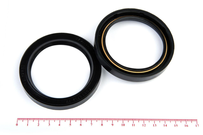 Сальник (манжета армированная) 1.2-62х80х12 (210-2401036-А1) ГОСТ 8752-79